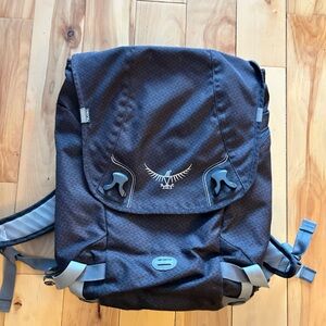 Vintage Osprey Y2K Gorpcore Black Backpack 22L Hiking Laptop Sleeve